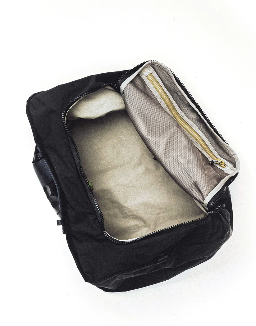 SUMMIT DUFFLE MEDIUM BLACK TECH SATEEN