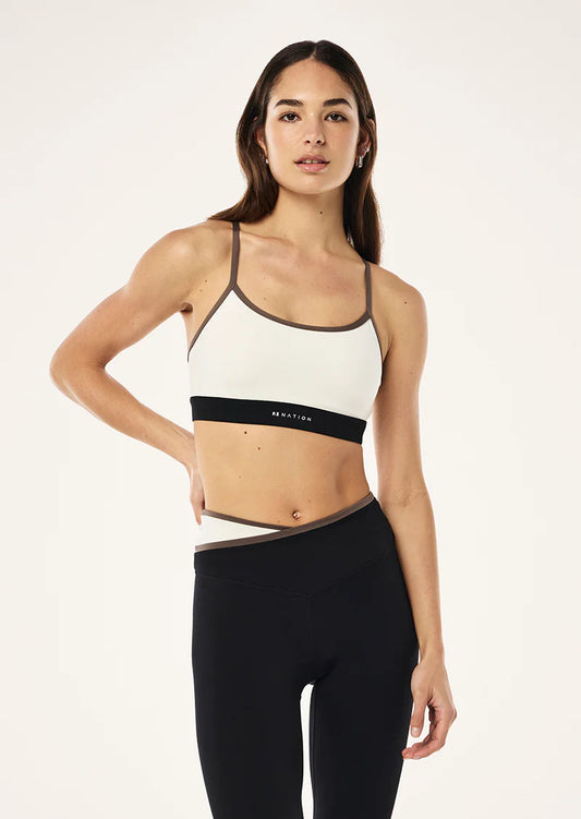SIGNATURE SPORTS BRA WHISPER WHITE / WALNUT