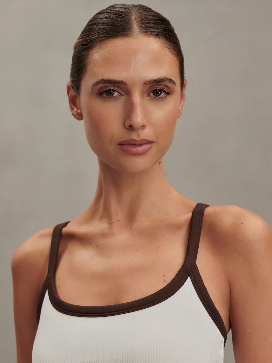 theon scoop neck tank white / coffee bean