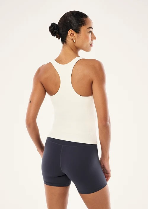 SIGNATURE SCOOP TANK WHISPER WHITE CREAM