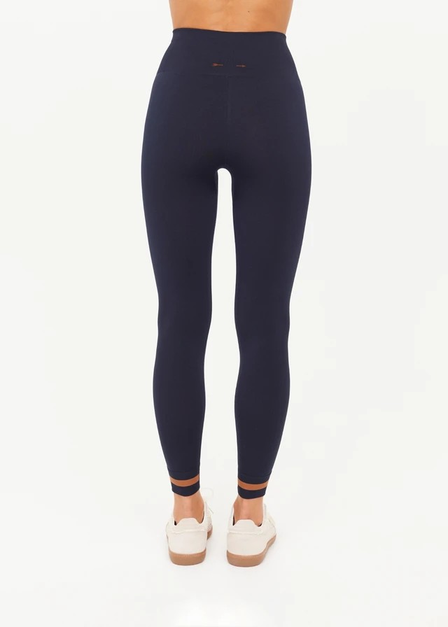 FORM SEAMLESS 25IN MIDI PANT NAVY